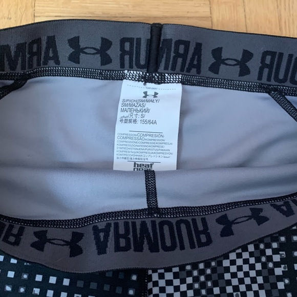 (Small) Under Armour Compression Shorts - Picture 2 of 3